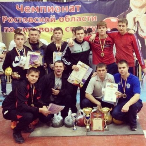 Вы сейчас просматриваете Персиановский проходили первенство и чемпионат Ростовской области по гиревому спорту среди юношей
