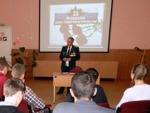 Подробнее о статье Встреча десятиклассников с подполковником запаса Виктором Алексеевичем Головко