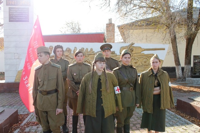 Школьные мероприятия в честь Парада на Красной Площади 7 ноября 1941 г.