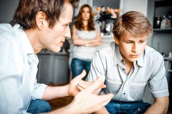 Подробнее о статье Как вести себя в конфликте с подростком?