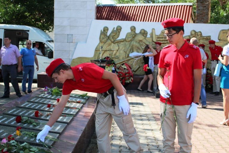 Подробнее о статье Мероприятия в День Памяти и Скорби