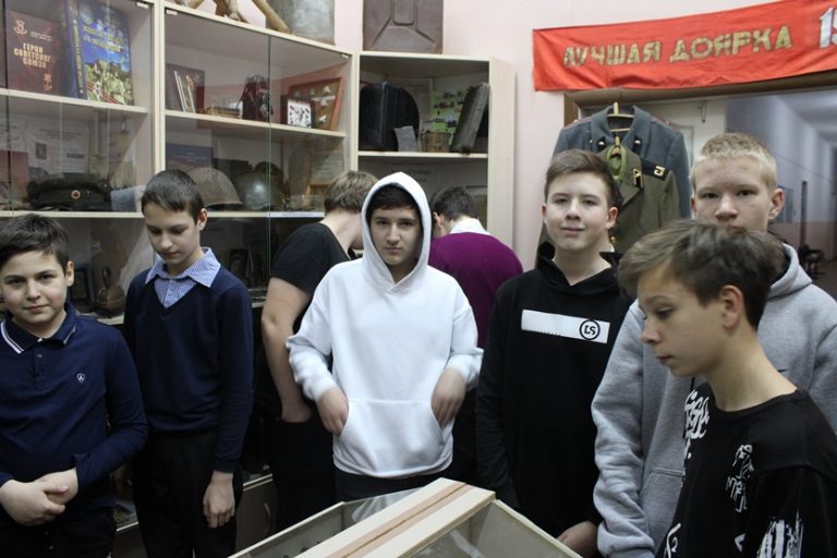 Подробнее о статье Экскурсия для 7 а класса в школьный музей «Исток»