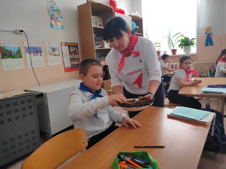 Подробнее о статье Классный час «Снятие блокады Ленинграда»
