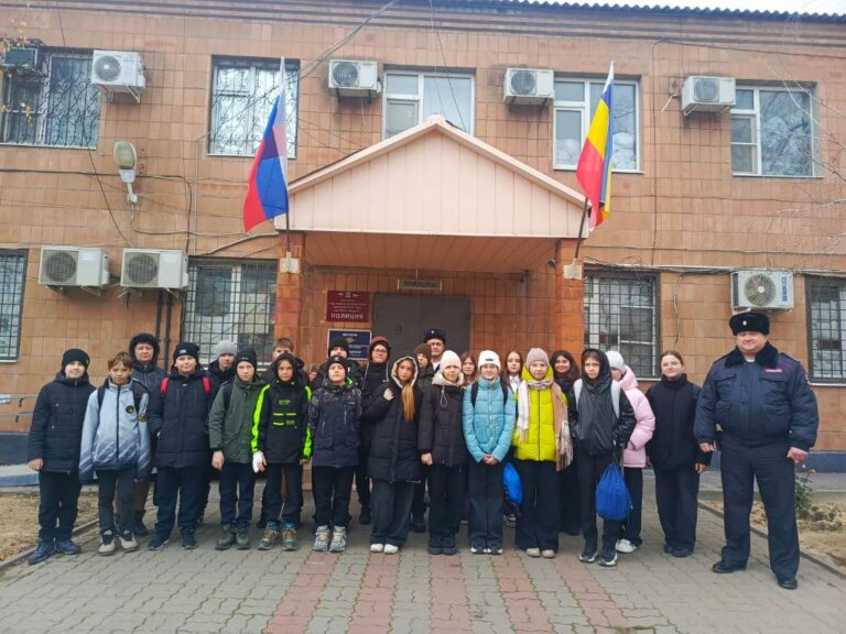 Подробнее о статье Шаг в профессию: экскурсия обучающихся 6 а класса  в местное отделение полиции