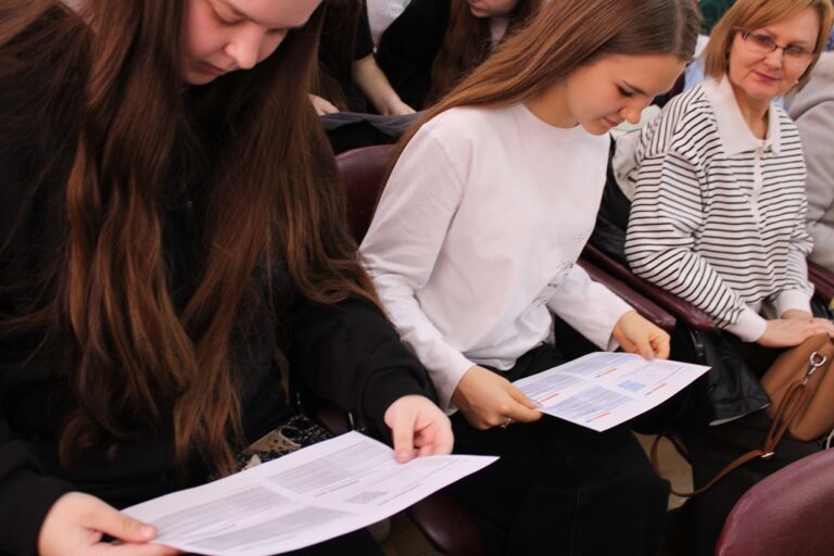 Подробнее о статье Муниципальное родительское собрание в 9-х классах «Эксперимент по расширению доступности СПО»